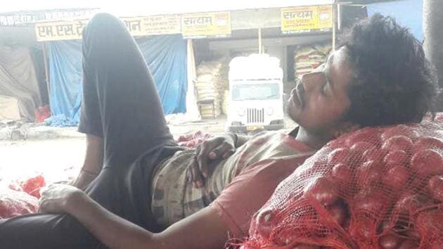 A farmer takes a nap at the mandi in Sikar. (HT Photo) A farmer takes a nap at the mandi in Sikar. (HT Photo)