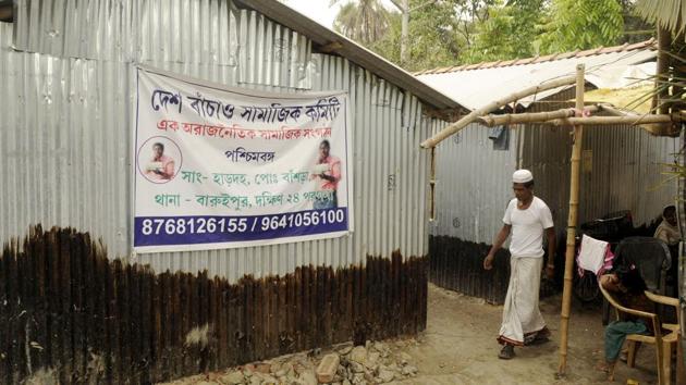 Early in 2017, they crossed over to West Bengal and had settled at Haryana’s Mewat. They also managed to obtain identity cards from UNHCR, the refugee wing of the United Nations in July 2017. By that time, however, life at Mewat and Nuh camps had become difficult. Upon their arrival in Kolkata, the refugees were grilled several times by police along with the head of the facilitating organisation. (Samir Jana / HT Photo) Early in 2017, they crossed over to West Bengal and had settled at Haryana’s Mewat. They also managed to obtain identity cards from UNHCR, the refugee wing of the United Nations in July 2017. By that time, however, life at Mewat and Nuh camps had become difficult. Upon their arrival in Kolkata, the refugees were grilled several times by police along with the head of the facilitating organisation. (Samir Jana / HT Photo)