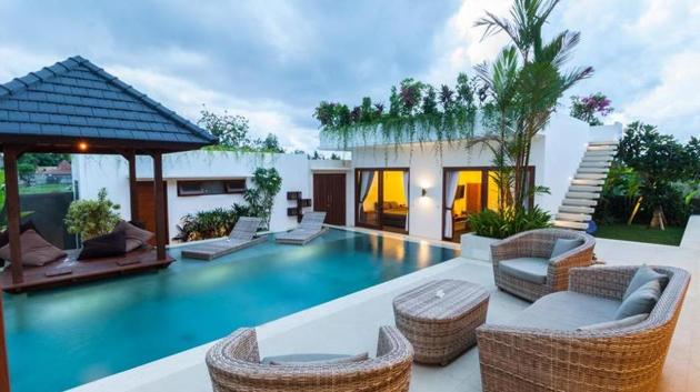 Just because a pool is in a photo doesn’t mean you can use it whenever you would like. (Shutterstock) Just because a pool is in a photo doesn’t mean you can use it whenever you would like. (Shutterstock)