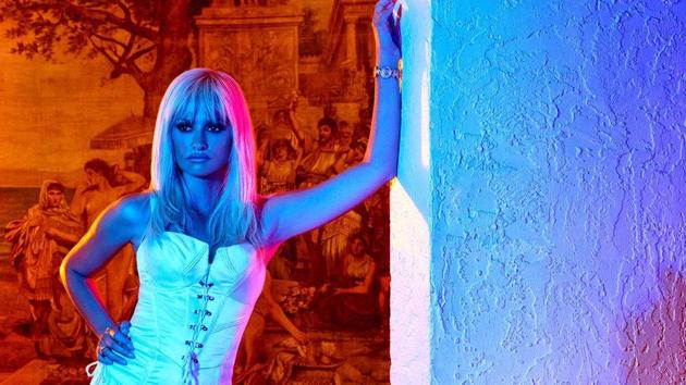 Penelope Cruz as Donatella Versace for the First Time - Penelope Cruz as  Donatella Verace