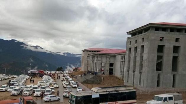 The Congress accused the BJP government of keeping the crucial issue of a permanent capital in abeyance despite enjoying three-fourth majority in the state assembly. (HT Photo) The Congress accused the BJP government of keeping the crucial issue of a permanent capital in abeyance despite enjoying three-fourth majority in the state assembly. (HT Photo)