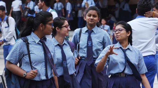 Students of CBSE Class 12 talking to each other after coming out from examination Centre after their math paper at Cathedral Sr School in Lucknow on Wednesday. (Subhankar Chakraborty/HT PHOTO)