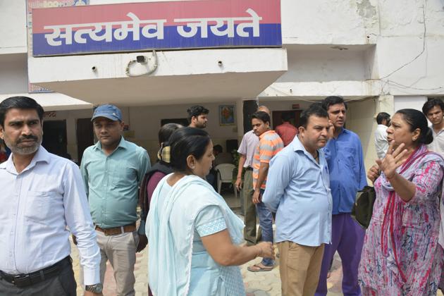 Sahibabad residents on Wednesday protested against police laxity in the case.(Sakib ALi/HT Photo) Sahibabad residents on Wednesday protested against police laxity in the case.(Sakib ALi/HT Photo)