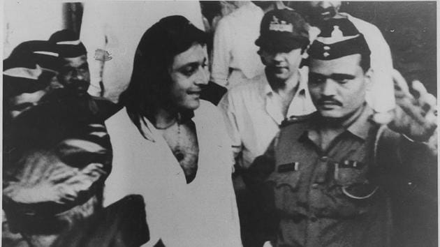 27 July 1995: Sanjay Dutt met one of his relatives in police custody. 27 July 1995: Sanjay Dutt met one of his relatives in police custody.
