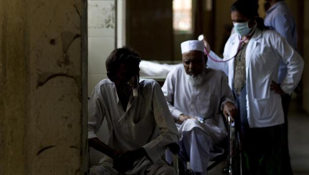 A doctor examines a patient suffering from tuberculosis during his visit at the Government TB hospital in Hyderabad, India, Tuesday, March 13, 2018. (AP File Photo) A doctor examines a patient suffering from tuberculosis during his visit at the Government TB hospital in Hyderabad, India, Tuesday, March 13, 2018. (AP File Photo)