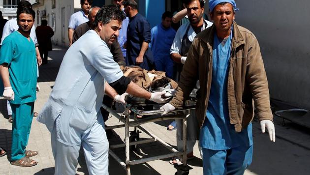 Men transport a victim at a hospital after a blast in Kabul, Afghanistan March 21, 2018.(REUTERS Photo) Men transport a victim at a hospital after a blast in Kabul, Afghanistan March 21, 2018.(REUTERS Photo)