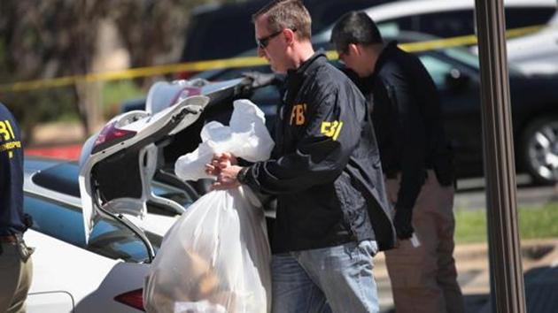 FBI agents collect evidence at a FedEx office facility following an explosion at a nearby sorting center on Tuesday morning in Sunset Valley, Texas . Hours later another bombs went off injuring one person at an employment-facilitating company in the latest of a series of six mysterious bomb explosions that have taken place in and around Austin starting earlier this month. (AFP Photo) FBI agents collect evidence at a FedEx office facility following an explosion at a nearby sorting center on Tuesday morning in Sunset Valley, Texas . Hours later another bombs went off injuring one person at an employment-facilitating company in the latest of a series of six mysterious bomb explosions that have taken place in and around Austin starting earlier this month. (AFP Photo)