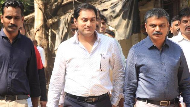 Police officers have admitted that Rizwan Siddiqui (Centre) was not allowed to be arrested on the basis of a notice, issued for the sake of recording his statement. (Praful Gangurde/HT File Photo) Police officers have admitted that Rizwan Siddiqui (Centre) was not allowed to be arrested on the basis of a notice, issued for the sake of recording his statement. (Praful Gangurde/HT File Photo)