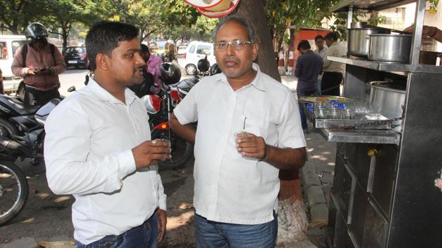 Deepak Gupta (left) and Mahinder Chaturvedi(Praful Gangurde) Deepak Gupta (left) and Mahinder Chaturvedi(Praful Gangurde)
