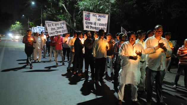 Badshahpur residents held a candlelight march on Wednesday demanding the arrest of the main accused for the murder of Anand Vashisht. (Parveen Kumar/HT Photo) Badshahpur residents held a candlelight march on Wednesday demanding the arrest of the main accused for the murder of Anand Vashisht. (Parveen Kumar/HT Photo)