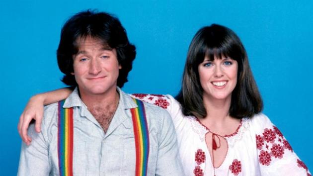 Robin Williams Co Star From Mork And Mindy Says He Groped Flashed Her All The Time But She 1596