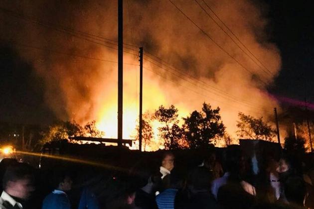 The fie started at Vaidu Wadi slum around 11.30 pm and burned down 27 shanties. (Bachchan Kumar) The fie started at Vaidu Wadi slum around 11.30 pm and burned down 27 shanties. (Bachchan Kumar)