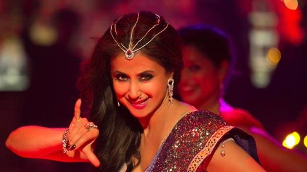 Urmila Matondkar will make her comeback with Bewafa Beauty, a special song in Irrfan Khan’s Blackmail. (T Series) Urmila Matondkar will make her comeback with Bewafa Beauty, a special song in Irrfan Khan’s Blackmail. (T Series)