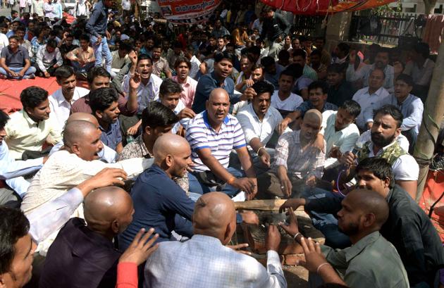 Ambulance staff on strike in Rajasthan shaved off their heads and performed yajna in Jaipur on Thursday to press for salary hike. (HT Photo) Ambulance staff on strike in Rajasthan shaved off their heads and performed yajna in Jaipur on Thursday to press for salary hike. (HT Photo)