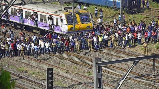 Railway job aspirants block railway tracks demanding recruitment into the railway services between Matunga and Dadar stations in Central Railway in Mumbai on Tuesday. (Vijayanand Gupta / HT Photo) Railway job aspirants block railway tracks demanding recruitment into the railway services between Matunga and Dadar stations in Central Railway in Mumbai on Tuesday. (Vijayanand Gupta / HT Photo)