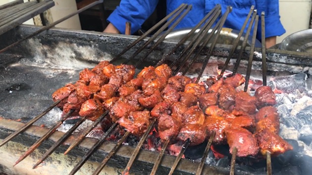 The seekh kababs at Ghalib Kabab Corner are grilled on a skewer right in front of you, and are moist and soft with just the right mix of spices.(HT Photo)