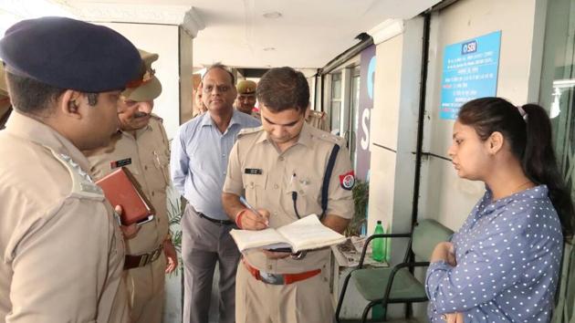 The police chief was unhappy as in two banks that he visited even the emergency alarm system was dysfunctional. **Pic received on March 23, 2018. The police chief was unhappy as in two banks that he visited even the emergency alarm system was dysfunctional. **Pic received on March 23, 2018.