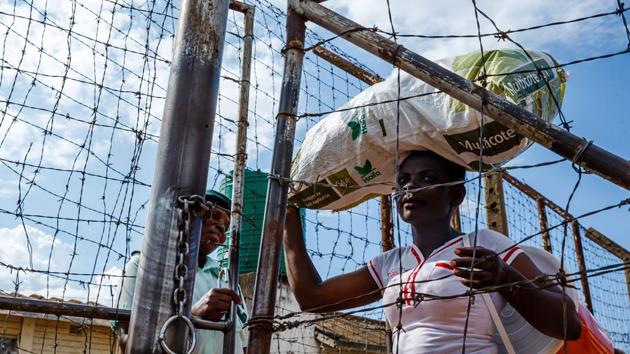 A female prisoner carries her belongings as she was about to be released. The cash-strapped government has battled to feed, provide clothing and adequate health care to the inmates. In 2013, over 100 prisoners died in the country’s jails. In 2015 also four inmates were killed after prisoners went on riot over poor living conditions. (Jekesai Njikizana / AFP)