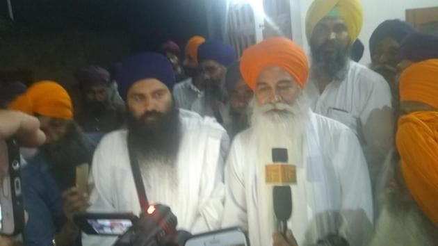 Sikh leader Amrik Singh Ajnala talking to mediapersons at Thaska Ali village in Kurukshetra as Baljit Singh Daduwal (second from left) looks on. (HT file photo) Sikh leader Amrik Singh Ajnala talking to mediapersons at Thaska Ali village in Kurukshetra as Baljit Singh Daduwal (second from left) looks on. (HT file photo)