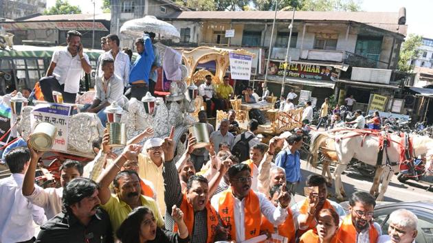 Members of Sambhaji Brigade protest against the new proposed parking policy. (Pratham Gokhale/HT Photo)