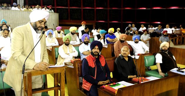 Punjab finance minister Manpreet Singh Badal presenting annual budget at state assembly in Chandigarh on Saturday.(Keshav Singh/HT)