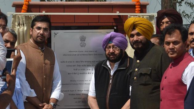 Chief minister Capt Amarinder Singh, local bodies minister Navjot Singh Sidhu and others during the inauguration of the martyrs’ museum at Khatkar Kalan in Nawanshahr on Friday. (Pardeep Pandit/HT) Chief minister Capt Amarinder Singh, local bodies minister Navjot Singh Sidhu and others during the inauguration of the martyrs’ museum at Khatkar Kalan in Nawanshahr on Friday. (Pardeep Pandit/HT)