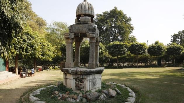 The Kharbooze ka Gumbad, constructed in 1397, is a solid stone that has been carved out into a dome-like structure. The dome looks like a melon, hence the name ‘kharbooza’.(Sanchit Khanna/HT PHOTO)