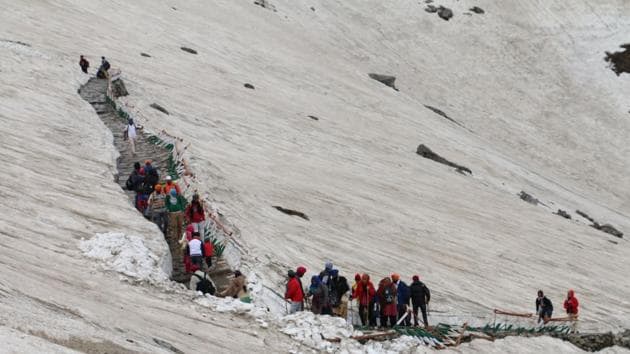 Sikh pilgrims passing through the glaciers to reach the Hemkund Sahib Gurudwara in Uttarakhand.(HT File Photo)