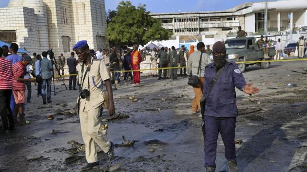 Security forces attend the scene after a car bomb explosion near the parliament building in the capital Mogadishu, Somalia Sunday, March 25, 2018. (AP Photo) Security forces attend the scene after a car bomb explosion near the parliament building in the capital Mogadishu, Somalia Sunday, March 25, 2018. (AP Photo)
