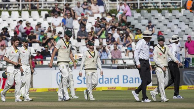 Steven Smith of Australia, center, takes to the field with the team on the fourth day of the third cricket test between South Africa and Australia at Newlands Stadium, in Cape Town, South Africa, Sunday.(AP) Steven Smith of Australia, center, takes to the field with the team on the fourth day of the third cricket test between South Africa and Australia at Newlands Stadium, in Cape Town, South Africa, Sunday.(AP)