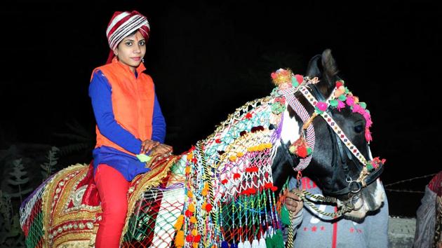 Sarita Thalor rides a mare, a day before her wedding, at Phagalwa village in Sikar district. (HT Photo) Sarita Thalor rides a mare, a day before her wedding, at Phagalwa village in Sikar district. (HT Photo)