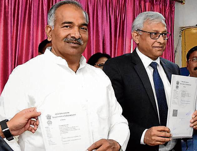 School education minister Arvind Pandey (L) says he wants to keep a track of private schools’ activities. (HT File) School education minister Arvind Pandey (L) says he wants to keep a track of private schools’ activities. (HT File)