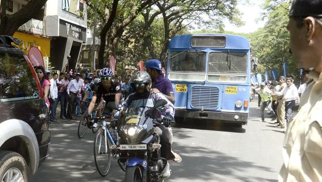 The busy Jungli Maharaj road was a sight of chaos on Sunday as cyclists struggled to find their way amidst two-wheelers, four-wheelers and heavy vehicles like buses during the Mumbai-Pune cycle race in Pune. (RAVINDRA JOSHI/HT PHOTO) The busy Jungli Maharaj road was a sight of chaos on Sunday as cyclists struggled to find their way amidst two-wheelers, four-wheelers and heavy vehicles like buses during the Mumbai-Pune cycle race in Pune. (RAVINDRA JOSHI/HT PHOTO)