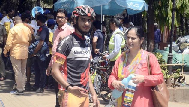 A cycle race participant Surya Thathu fell on the busy Jungli Maharaj road and suffered minor bruises during the Mumbai-Pune cycle race in Pune on Sunday. (RAVINDRA JOSHI/HT PHOTO) A cycle race participant Surya Thathu fell on the busy Jungli Maharaj road and suffered minor bruises during the Mumbai-Pune cycle race in Pune on Sunday. (RAVINDRA JOSHI/HT PHOTO)