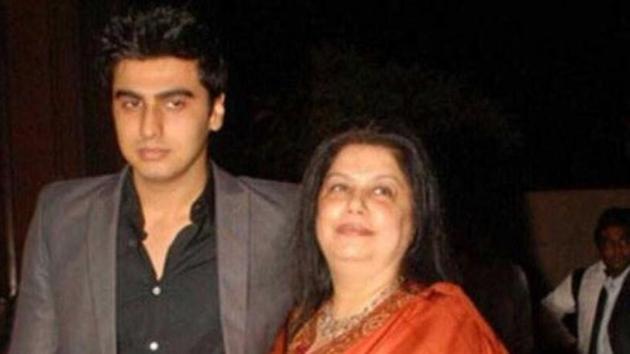 On her sixth death anniversary, Arjun Kapoor remembers his mom Mona Shourie Kapoor.