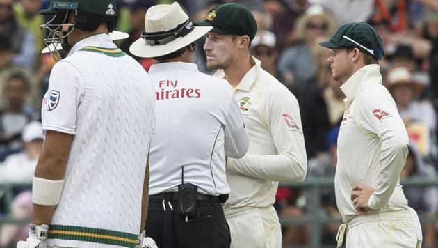South African broadcasters, who caught opener Cameron Bancroft (R) using a yellow piece of paper to roughen the surface, claim that they were tipped off about the incident.(AP)