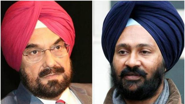 Kanwar Sandhu (left), MLA of the principal opposition Aam Aadmi Party; and former finance minister Parminder Singh Dhindsa of the SAD(HT Photos) Kanwar Sandhu (left), MLA of the principal opposition Aam Aadmi Party; and former finance minister Parminder Singh Dhindsa of the SAD(HT Photos)