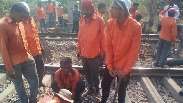 Railway officials said that increase in temperature caused cracks on the tracks. (Rishikesh Choudhary/HT Photo) Railway officials said that increase in temperature caused cracks on the tracks. (Rishikesh Choudhary/HT Photo)