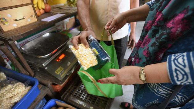 Residents living in the old areas of Pune and suburbs have reportedly started using cloth bags, which are more expensive than regular plastic bags which they have been using for decades.(PRATHAM GOKHALE/HT PHOTO)