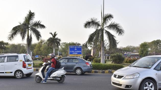A kilometre-long flyover will be constructed from the bus stand to Kapashera, and a 500 metre-long underpass will be constructed from the Sheetla Mata temple to Maharana Pratap Chowk. (Sanjeev Verma/HT PHOTO) A kilometre-long flyover will be constructed from the bus stand to Kapashera, and a 500 metre-long underpass will be constructed from the Sheetla Mata temple to Maharana Pratap Chowk. (Sanjeev Verma/HT PHOTO)