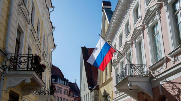 Russia's flag flutters in front of the Russian Embassy in Tallinn, Estonia, on March 27, 2018.(AFP Photo)