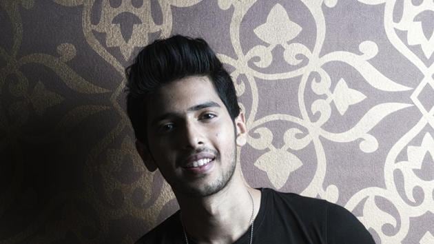 Armaan Malik is soon going to release a rehashed-version of Ghar Se Nikalte Hi, from the film Papa Kehte Hai (1996).(Hindustan Times)