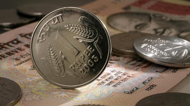 The rupee gained against the US dollar as bond yields fell after the govt announced its lower-than-expected borrowing plan for H1 FY19.(Scott Eells/Bloomberg)