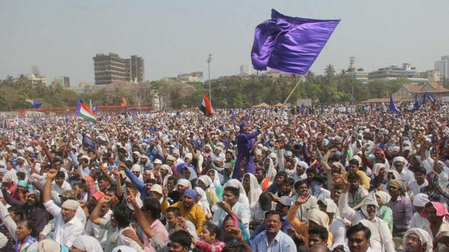 Protestors at the march organised by Bharipa Bahujan Mahasangh demanding the arrest of Shivraj Pratishthan chief Sambhaji Bhide, who they accuse of being behind the violence at Bhima-Koregaon early this year.(BHUSHAN KOYANDE/HT)