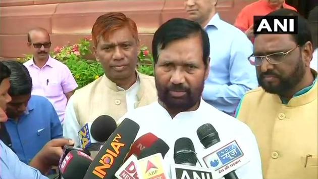 A delegation of NDA’s SC and ST MPs, led by LJP chief Ram Vilas Paswan and Union social justice minister Thawarchand Gehlot, met Prime Minister Narendra Modi.(ANI Photo)