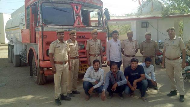 The accused arrested by the Sirohi police on Wednesday.(HT Photo) The accused arrested by the Sirohi police on Wednesday.(HT Photo)