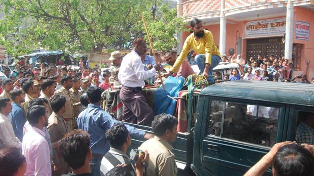 Forest team takes away the rescued leopard. (HT Photo)