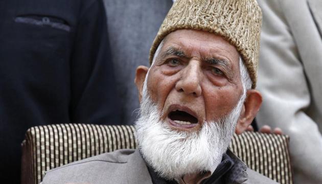 The NIA has named Syed Ali Shah Geelani’s son Naim-ul-Zaffar at serial number 37 in the list of prosecution witnesses submitted to a special court.(HT File Photo)