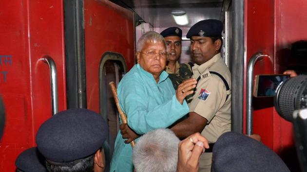 Former Bihar Chief Minister and RJD Supremo Lalu Prasad Yadav leaves for Delhi's All India Institutes of Medical Sciences (AIIMS) from Ranchi Railway Station in wake of his deteriorating health on Wednesday.(PTI Photo) Former Bihar Chief Minister and RJD Supremo Lalu Prasad Yadav leaves for Delhi's All India Institutes of Medical Sciences (AIIMS) from Ranchi Railway Station in wake of his deteriorating health on Wednesday.(PTI Photo)