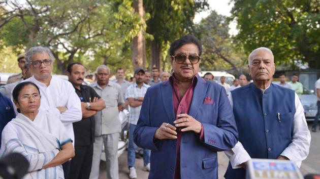 BJP MP Shatrughan Sinha, former Union minister Yashwant Sinha and West Bengal CM Mamata Banerjee during a meeting at TMC party office in New Delhi on Wednesday. (HT Photo) BJP MP Shatrughan Sinha, former Union minister Yashwant Sinha and West Bengal CM Mamata Banerjee during a meeting at TMC party office in New Delhi on Wednesday. (HT Photo)
